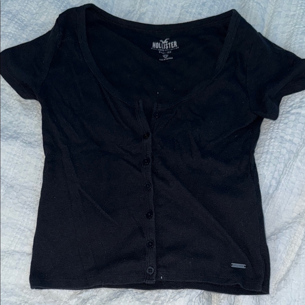 Hollister Women's Black Button-Up Top